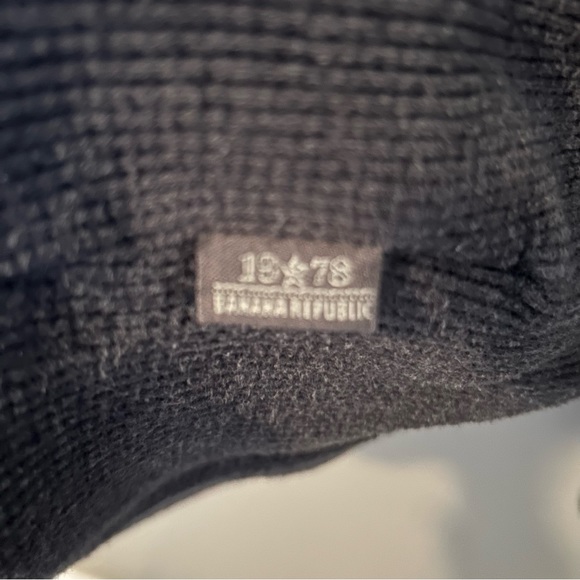 Banana Republic 1978 Long Sleeve Shirt with button collar - Picture 8 of 11